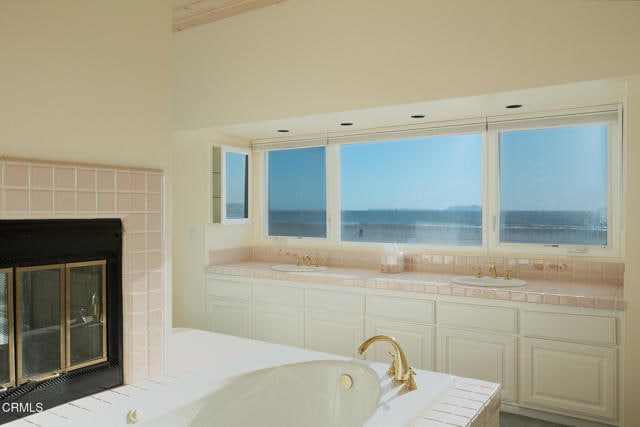 Building Photo - 3637 Ocean Dr