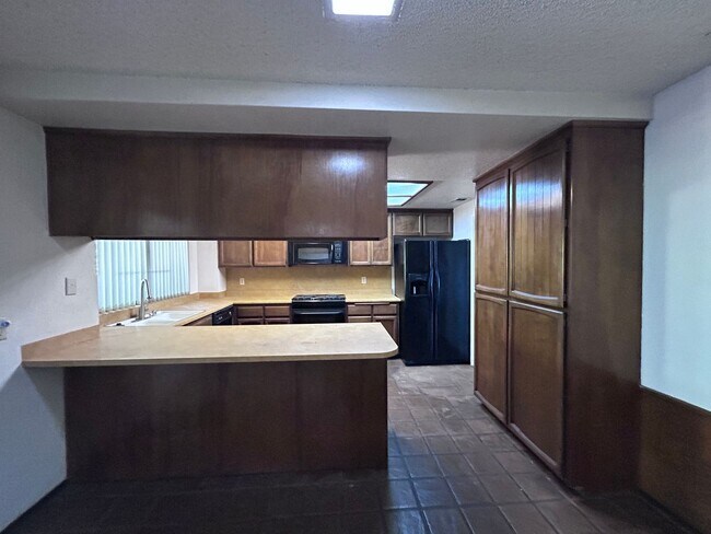 Building Photo - Three Bedroom Two Bathroom Home in Rescue
