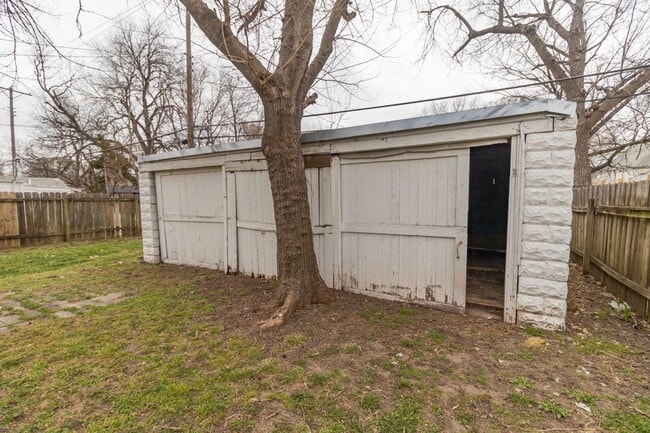 Building Photo - 1219 S Main St