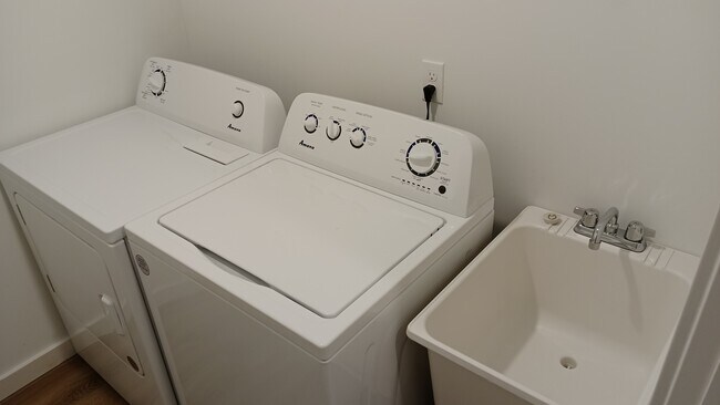 Building Photo - 6112 Andersonville Rd