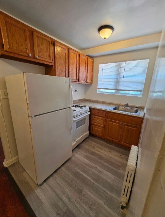 Interior Photo - 208 KENILWORTH AVE NE