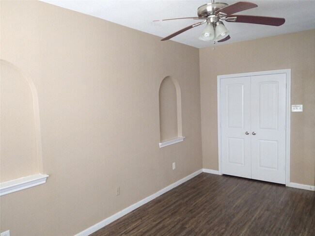 Building Photo - 2315 Thorn Berry Creek Ln