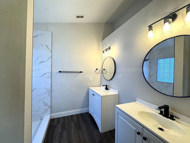 Building Photo - 402 Lark Ct