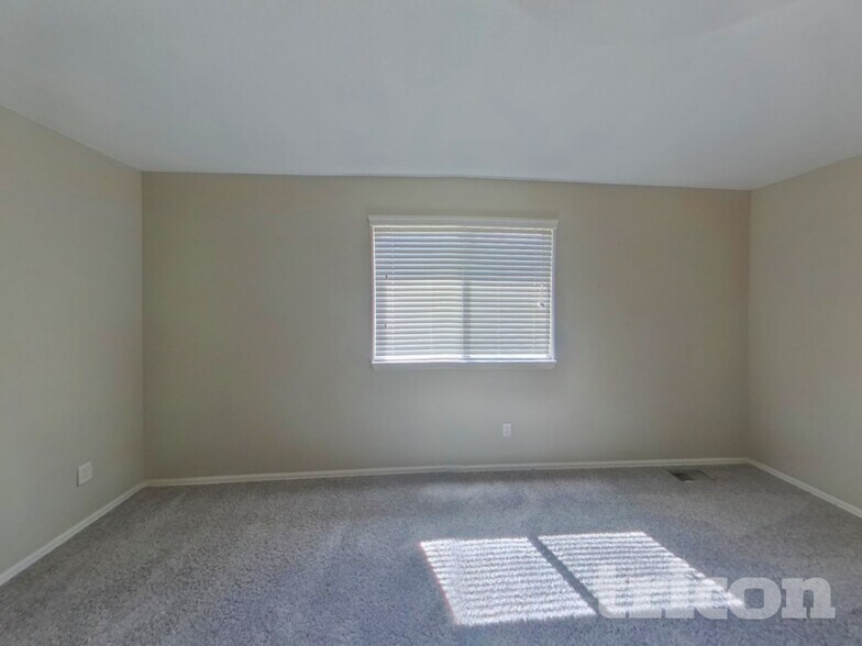 Building Photo - 2728 Sierra Springs Dr