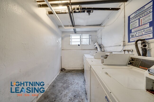 Building Photo - 923 S Bonnie Brae St