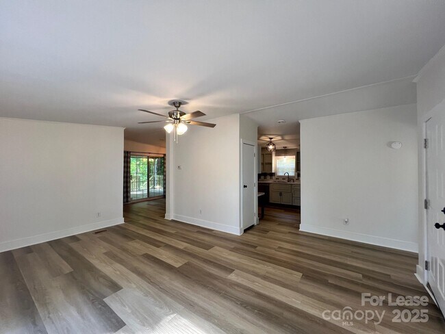 Building Photo - 491 Robinson Rd