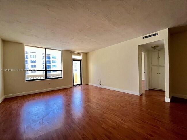 Building Photo - 10185 Collins Ave