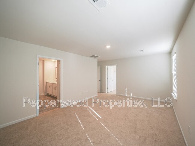 Building Photo - 1761 Rein Dr