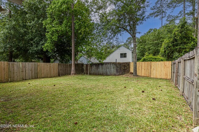 Building Photo - 1836 Manitoba Ct N