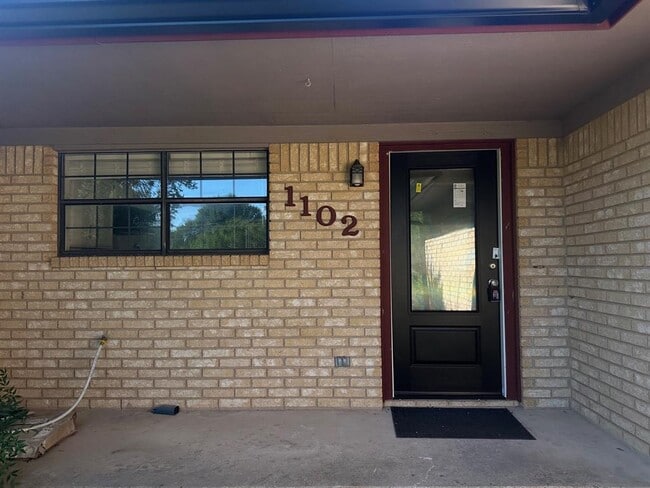 Primary Photo - 1102 Serenada Dr