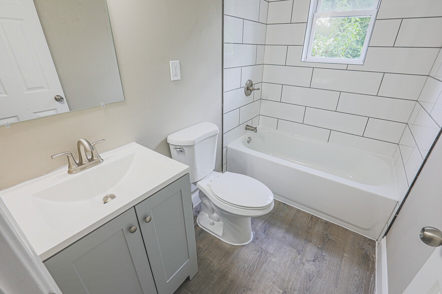 Bathroom - 2841 Round Rd