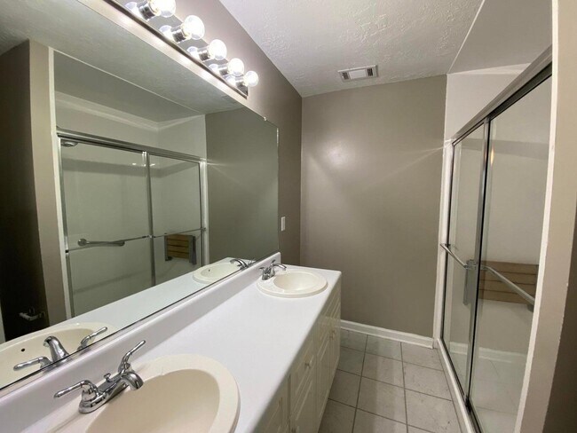 Building Photo - 4723 Brookwood Dr