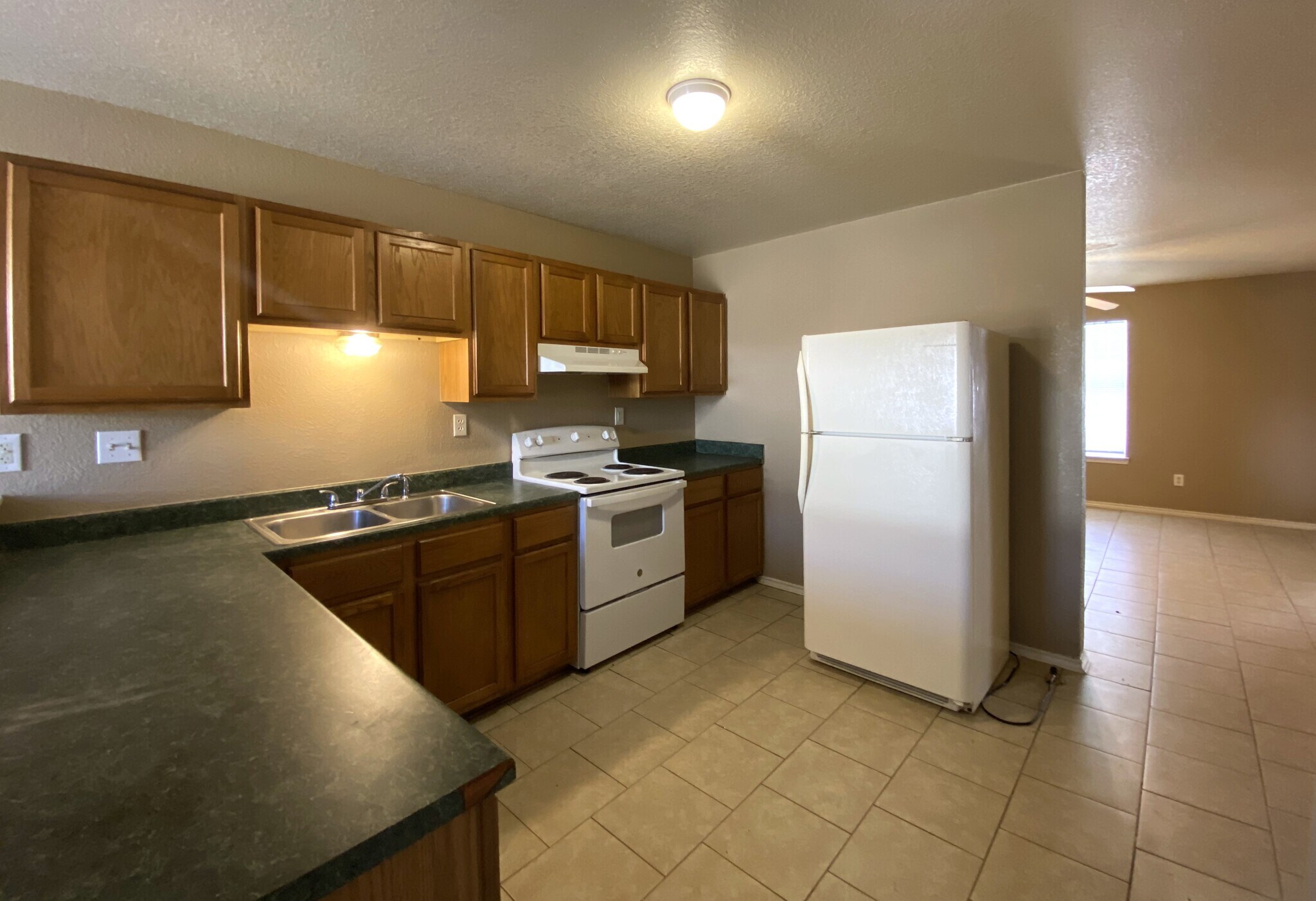 Building Photo - 2801 Cantabrian Dr