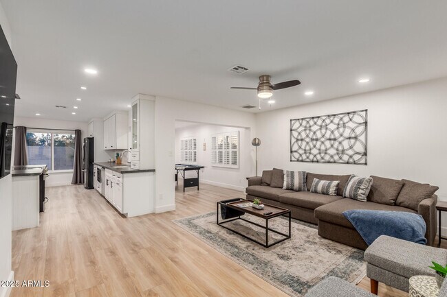 Building Photo - 5253 E Beck Ln