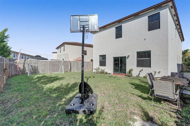 Building Photo - 268 NE 210th Way