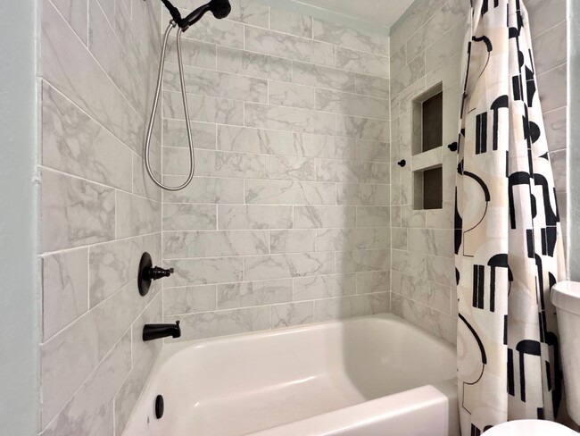 Building Photo - 14511 Cottingham Dr