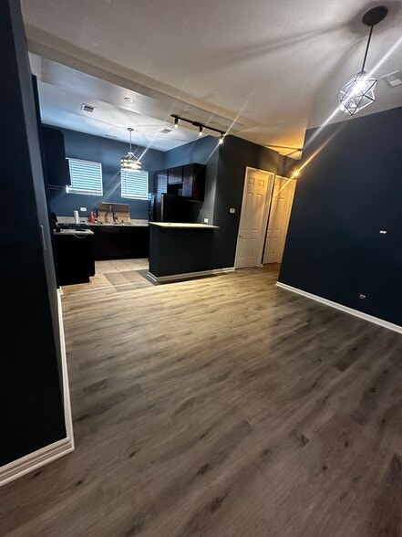 kitchen - 2405 N Neva Ave