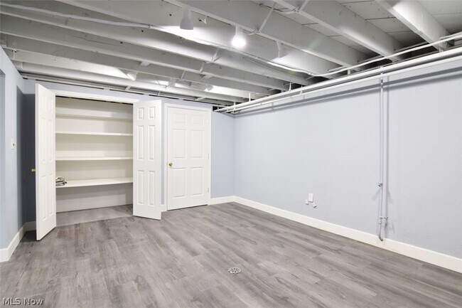 Building Photo - 381 Hickory Hill Rd
