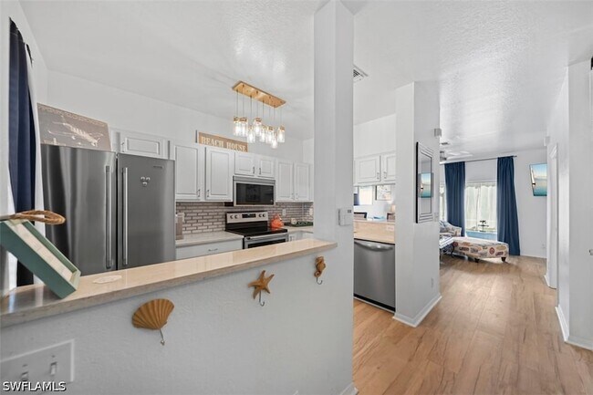 Building Photo - 10039 Poppy Hill Dr