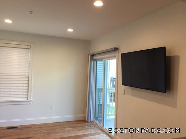 Building Photo - 16 Washburn St