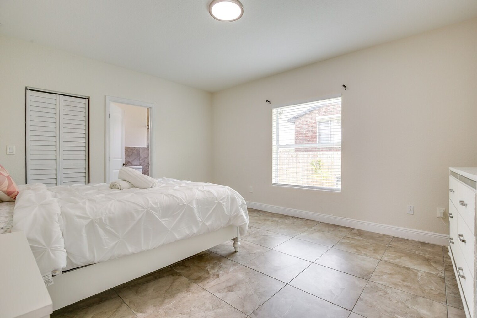 Building Photo - 2601 NW 15th Ct