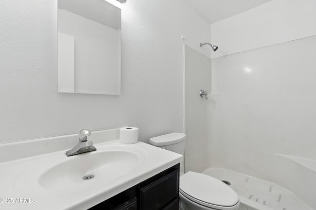 Building Photo - 2645 W Elm St
