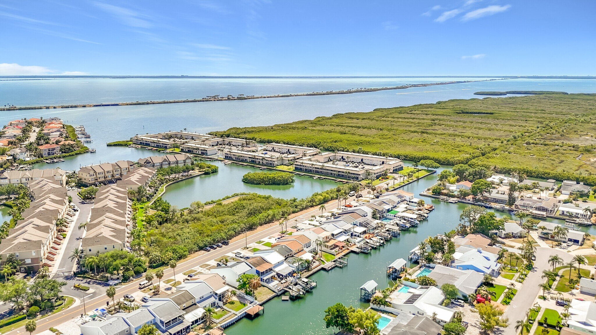 Building Photo - 8733 Bay Pointe Dr