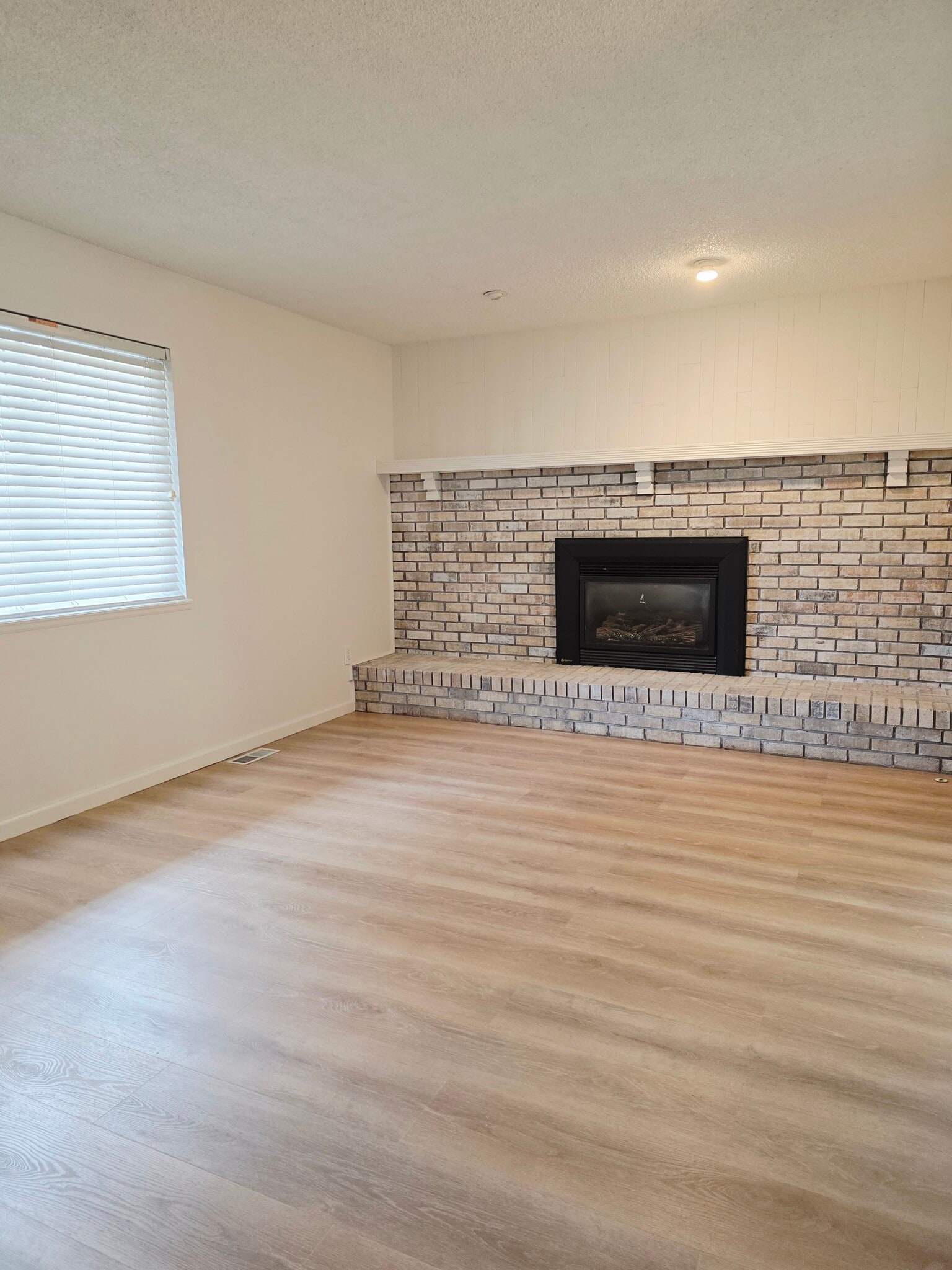 Building Photo - 5880 S Kingston Way
