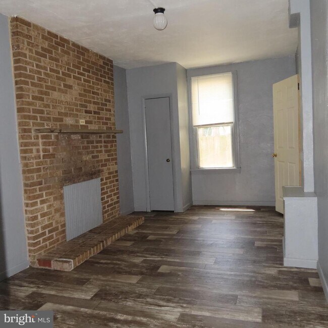 Building Photo - 636 Broad St