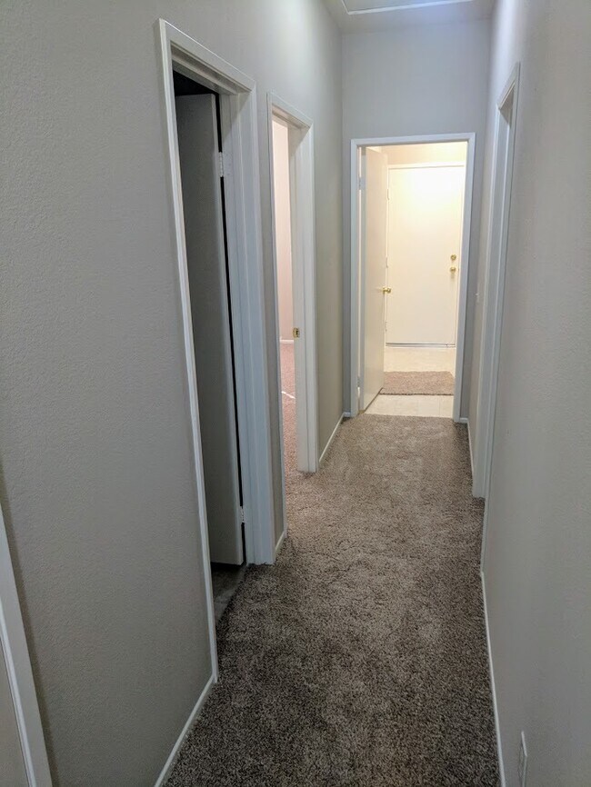 Building Photo - Single Story 3 Bedroom/2 Bath in Murrieta with Large Yard!