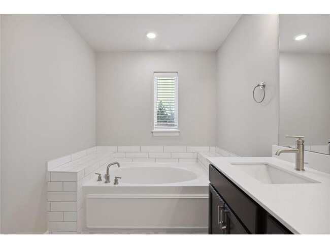 Building Photo - 2438 N Blossom Cir