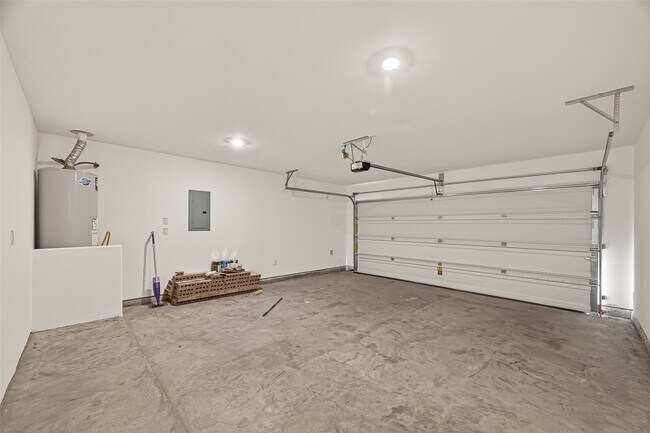 Building Photo - 1010 Schooner St