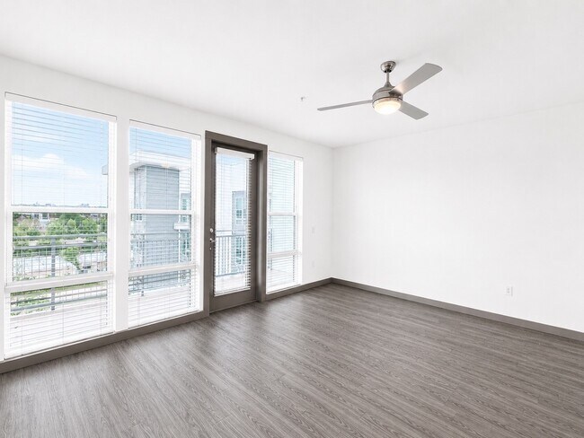 Building Photo - 1111 N Durham Dr