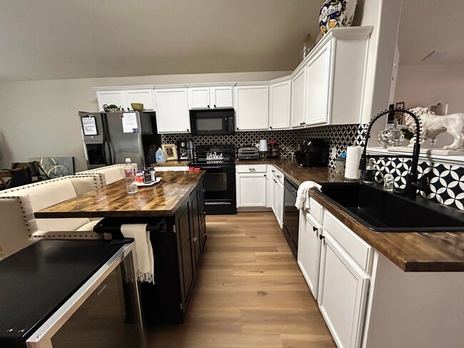 Building Photo - 9305 Quitman Ave