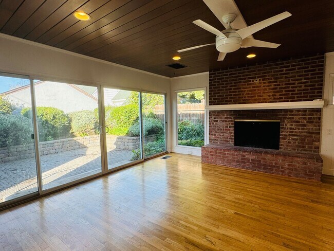 Building Photo - Charming 2 Bed, 2 Bath Home near UOP