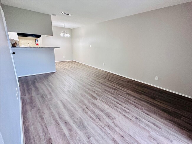 Building Photo - Ready for immediate occupancy! REMODELED L...