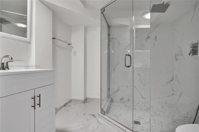 Building Photo - 4332 Collins Ave