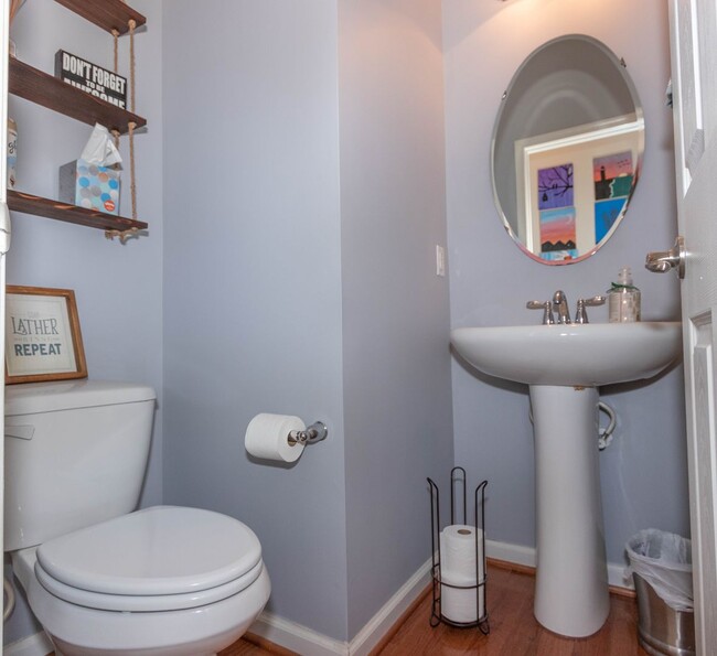 Building Photo - Gainesville Single Family Home - 4 bed 2 1...