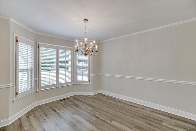 Building Photo - 6655 Lake Run Dr