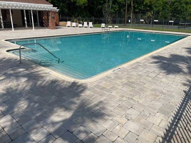 Building Photo - 3-bedroom, 2-bath home features a 2-car garage