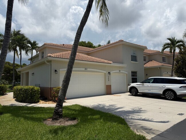 Building Photo - ANNUAL RENTAL - 3 BED / 2 BATH CONDO WITH 1 CAR GARAGE IN DOVER PLACE