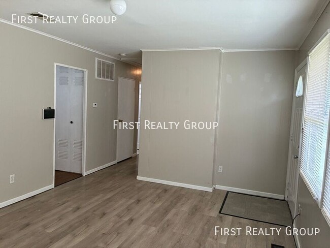 Building Photo - 1498 Elaine St