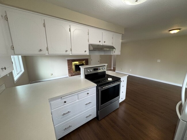 Building Photo - Charming 3 Bed / 2 Bath Ranch on Large Lot – Cul-de-Sac Location – $2,495/mo