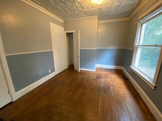 Building Photo - 714 Village