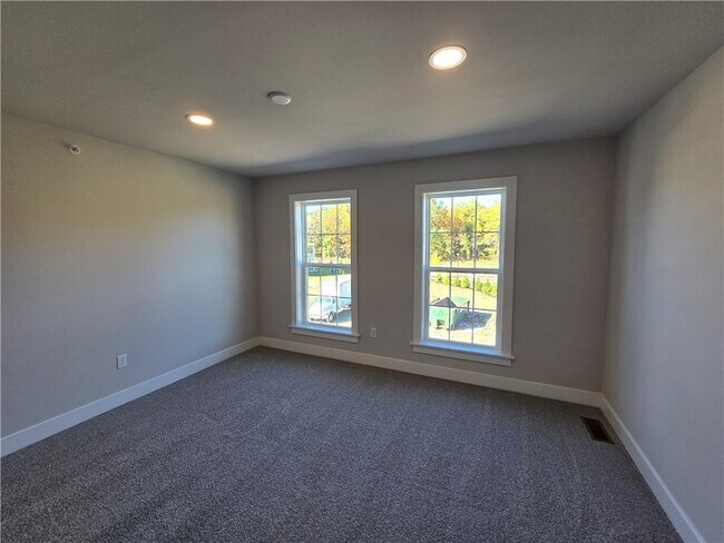Building Photo - 903 Vaughn Ln