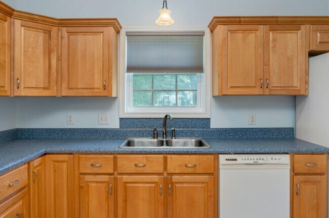 Building Photo - 322 Crescent Dr