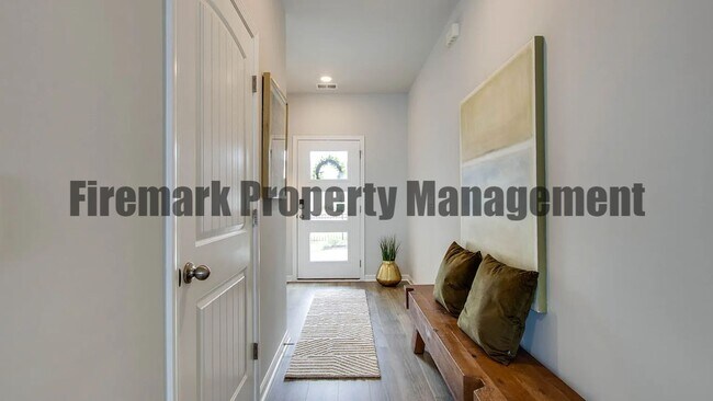 Building Photo - 4 Bedroom, 2.5 Bath and 2 Car Garage in Ha...