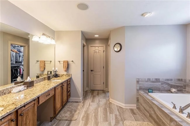 Building Photo - Immaculate Home in a Golf Course Community