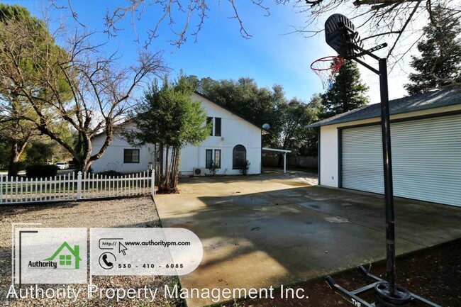 Building Photo - 3 br, 2 bath House - 1701 Victor Ave