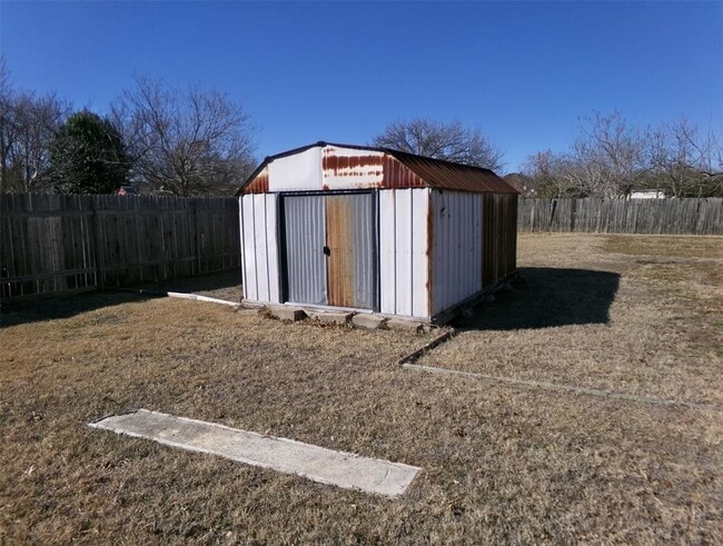 Building Photo - 1913 Killarney Dr